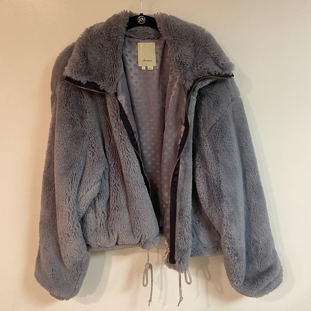 Furry, warm jacket! - Picture 3 of 3